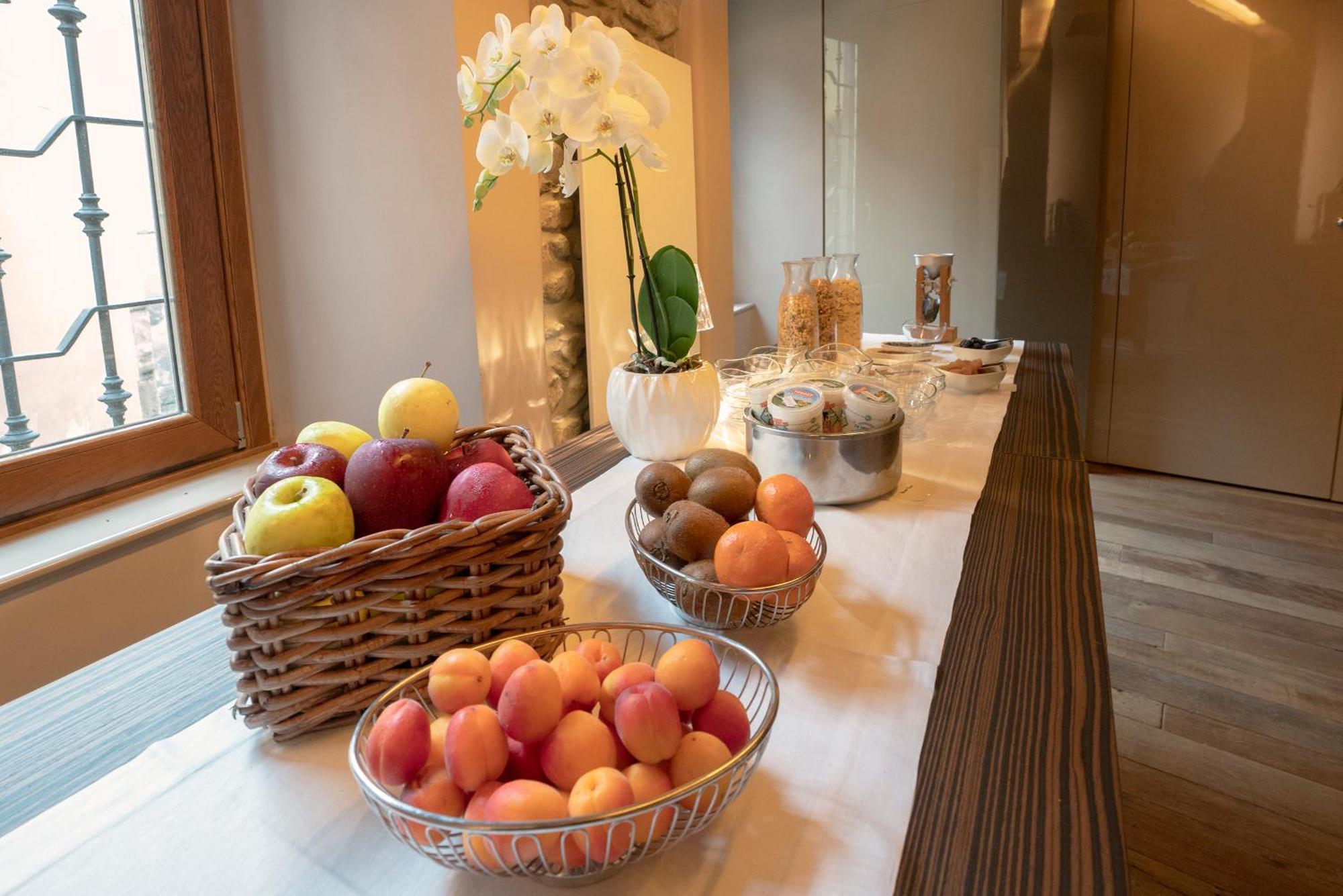 Il Portico - 1711 Luxury Guest House Arlate Dış mekan fotoğraf